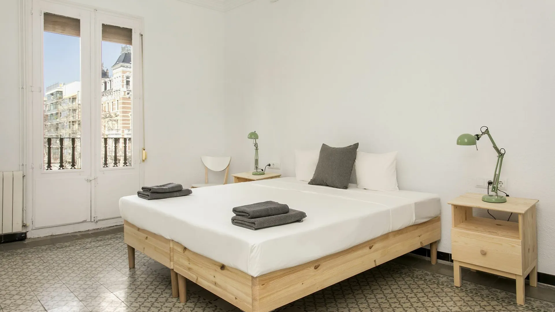 Large And Central Catalonia Square Barcelona Apartment