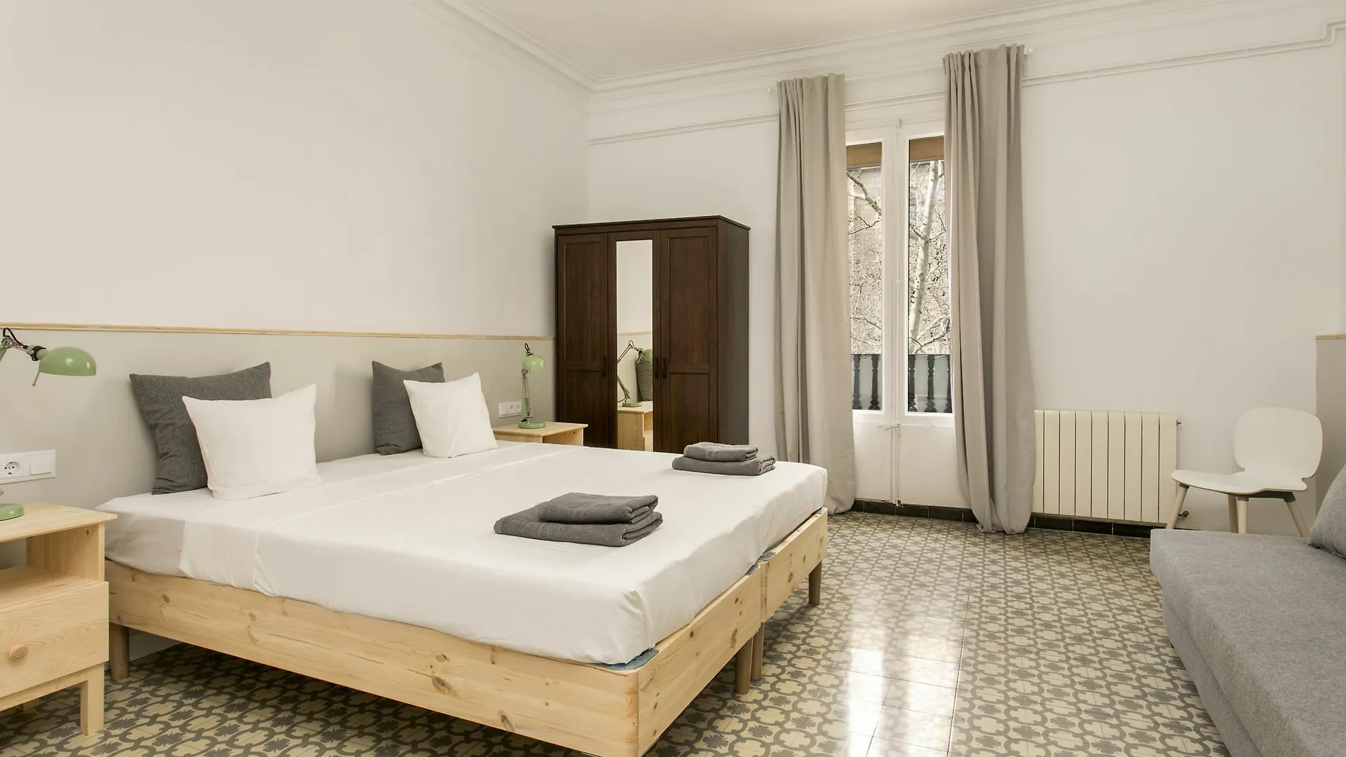 Apartment Large And Central Catalonia Square Barcelona Spain